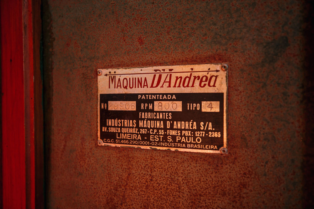 Plaque Fazenda Vila Boa sur un mur de la ferme